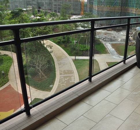 玻璃陽臺護欄報價 玻璃陽臺護欄報價